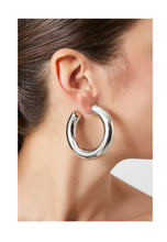 Load image into Gallery viewer, Smooth Hoop Earrings
